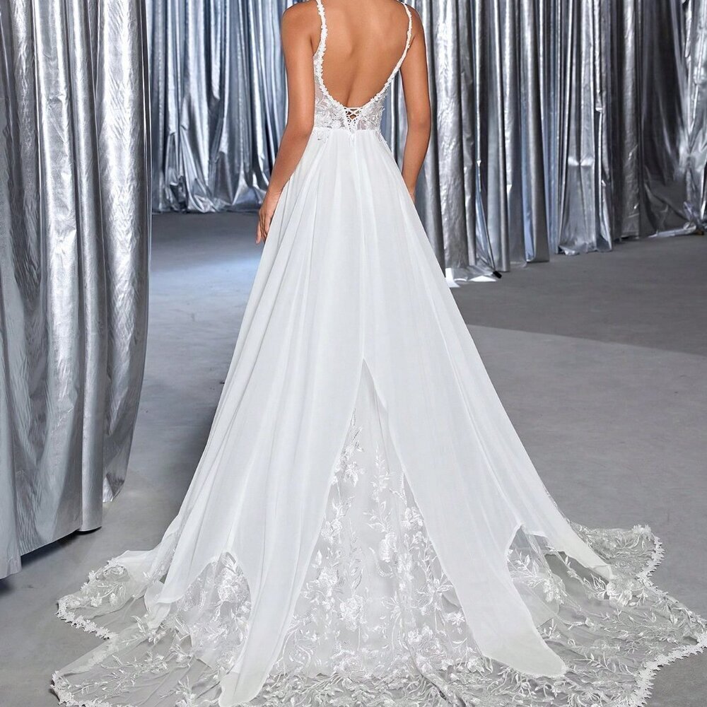 White Women's Elegant Luxurious Embroidery Wedding dress - Picture 2 of 7
